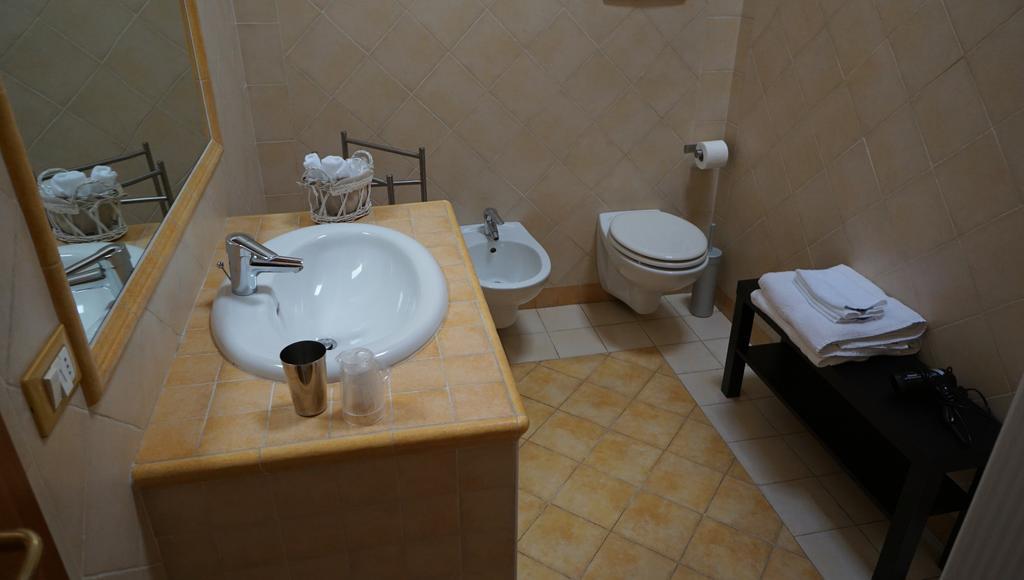Agriturismo Fior Di Pesco Sommacampagna Bagian luar foto