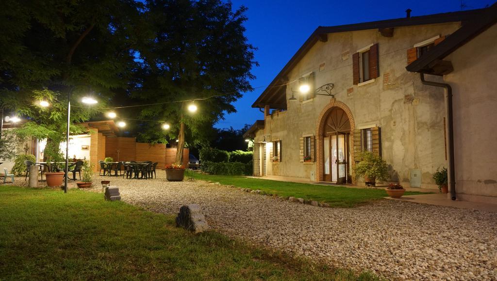 Agriturismo Fior Di Pesco Sommacampagna Bagian luar foto